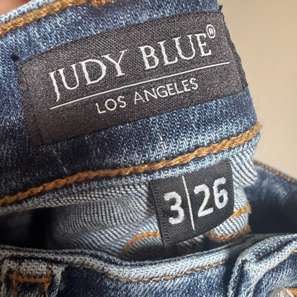 Judy Blue Slim Fit Medium Wash Jeans - Picture 2 of 9